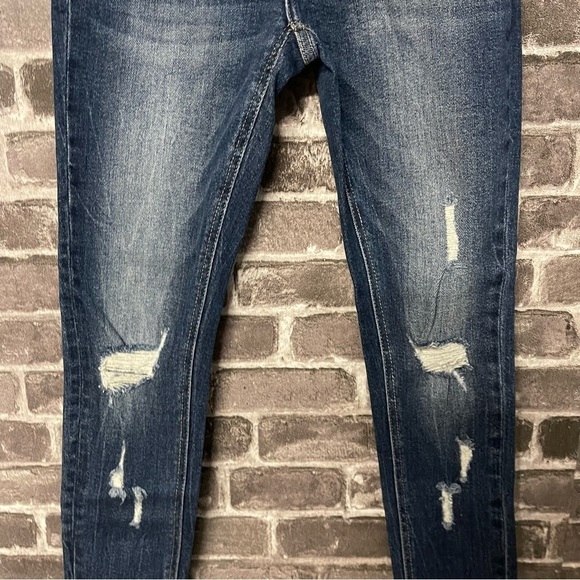 NWT KanCan High Rise Curvy Dark Ripped Cropped Jean - Picture 5 of 12